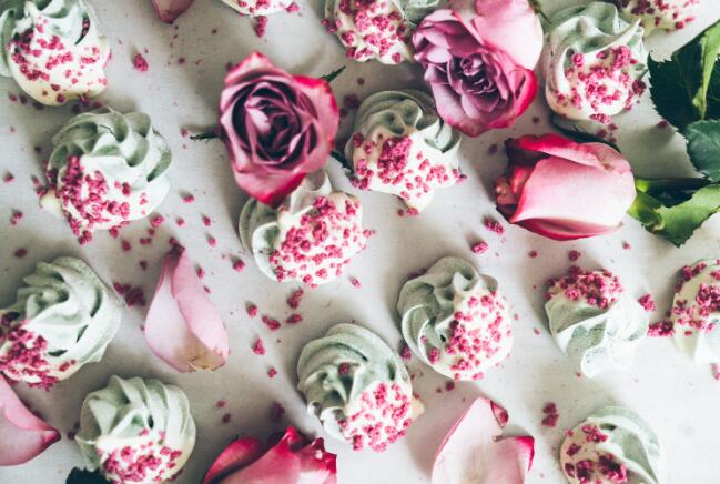 Spirulina Rose Meringues