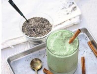 chai smoothie with spirulina