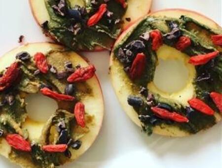 spirulina apple ring snack