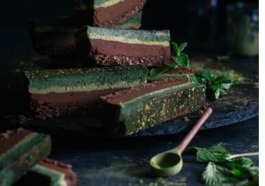 CHOCOLATE SPIRULINA MATCHA MINT SLICE