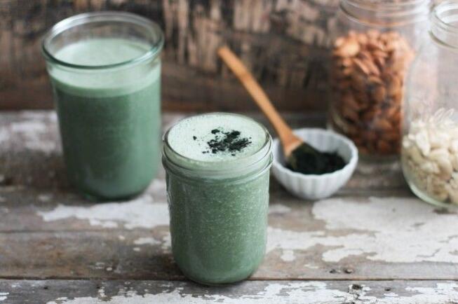 Spirulina Cashew Milk