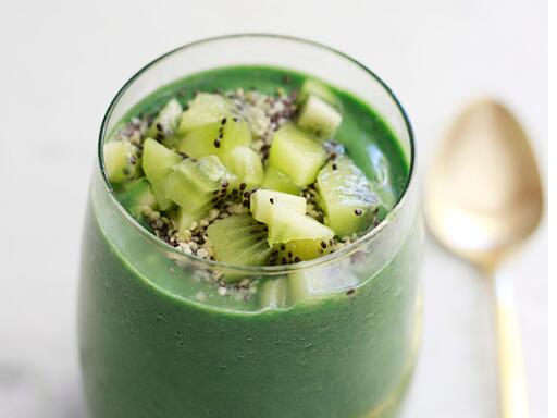 FRUITY SPIRULINA SMOOTHIE